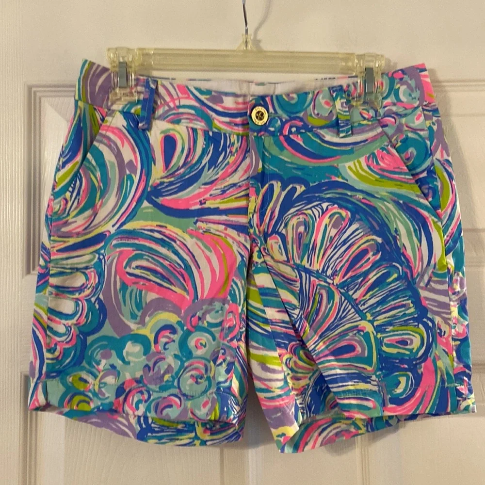 Lilly Pulitzer Swirl Print Shorts in Blue and Pink size 0 waist 30” inseam 7”